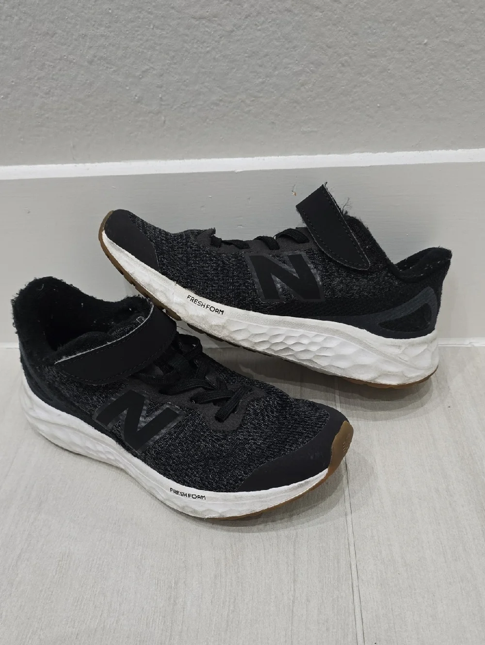 New Balance Kids Black and White Fresh Foam Sneakers Boys Size 1